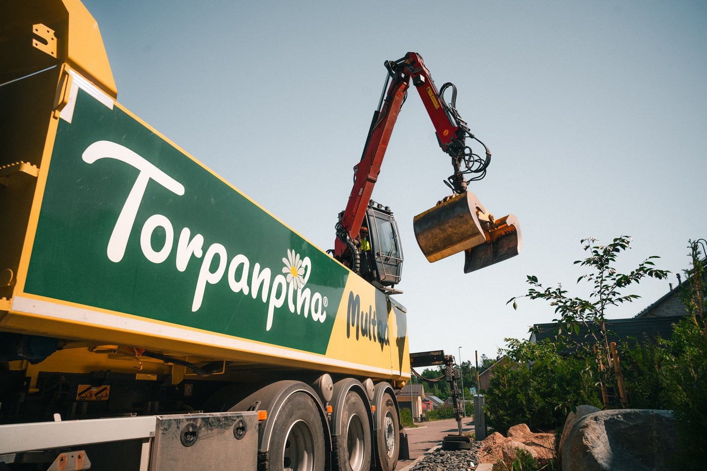 koura-auto, jossa torpanpiha logo